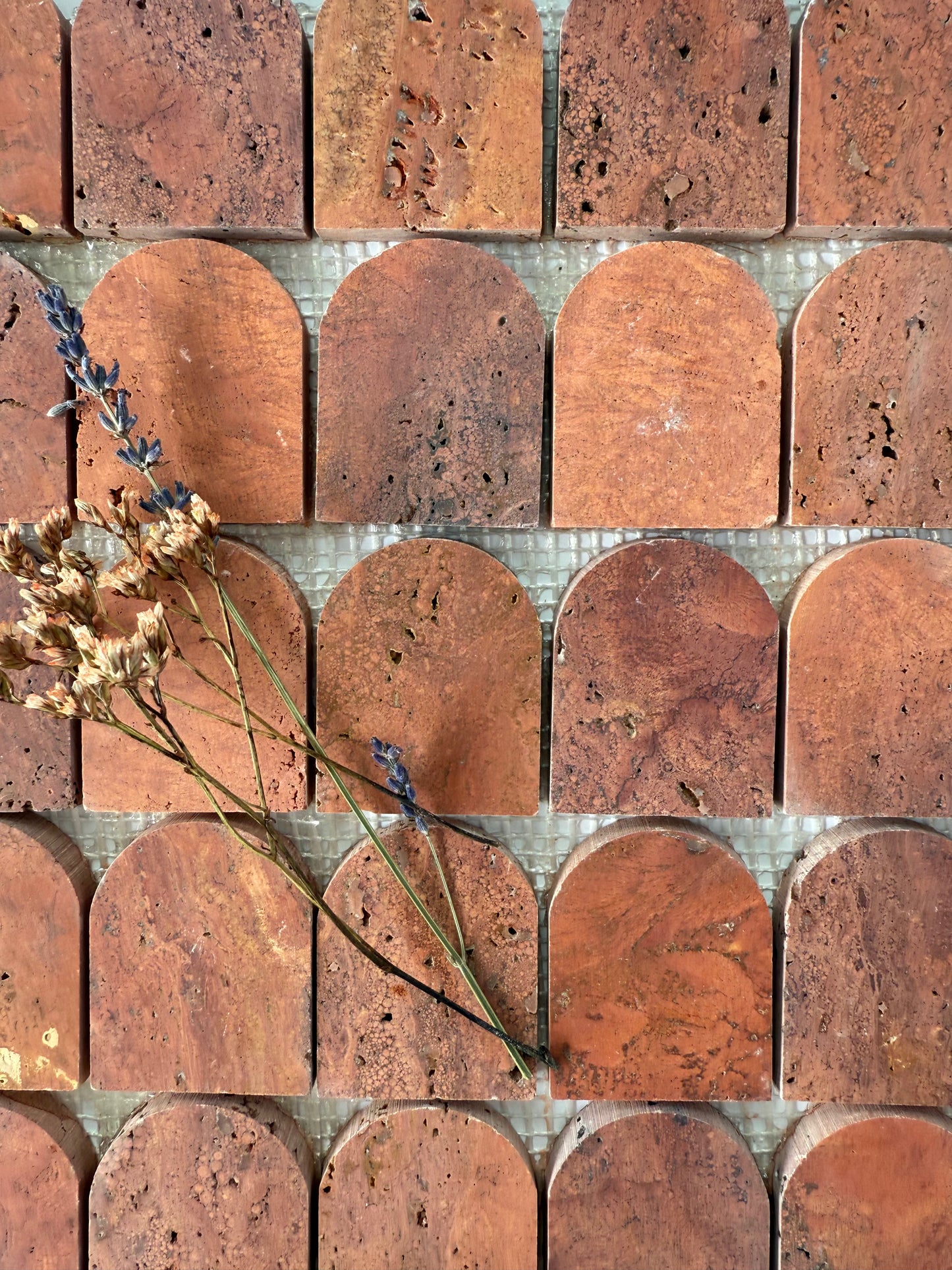 Scarpa I Red Travertine Arch Mosaic Marble Mesh