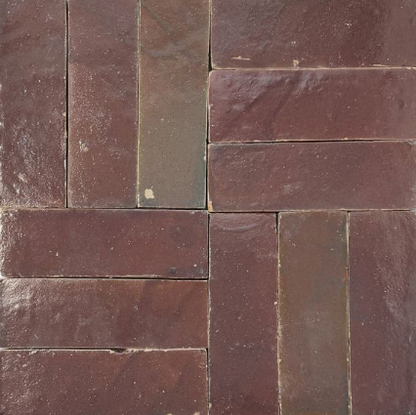 Pattern of brown rectangular tiles arranged in a grid