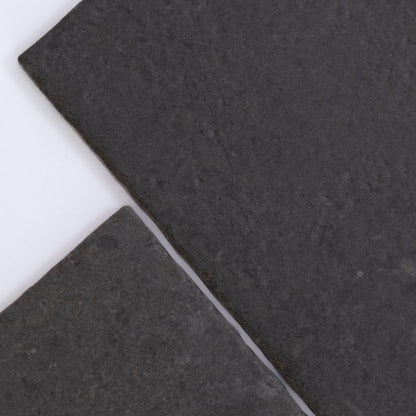 Black R11, Sample