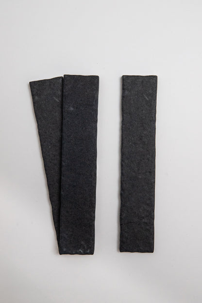 Black R11, Sample