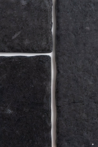 Black R11, Sample