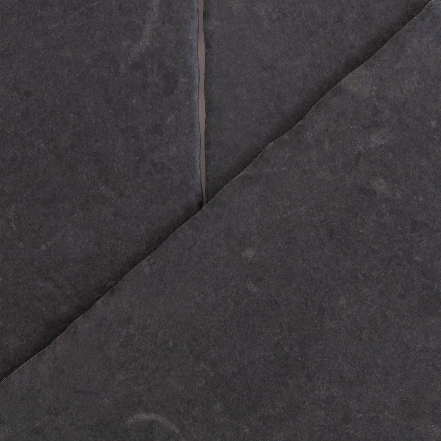 Black R11, Sample