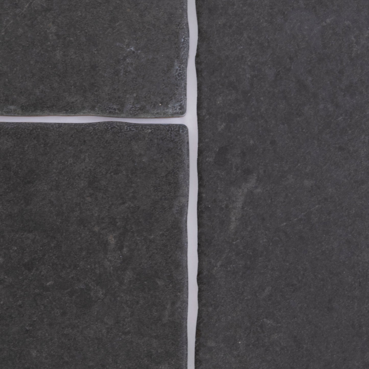 Black R11, Sample