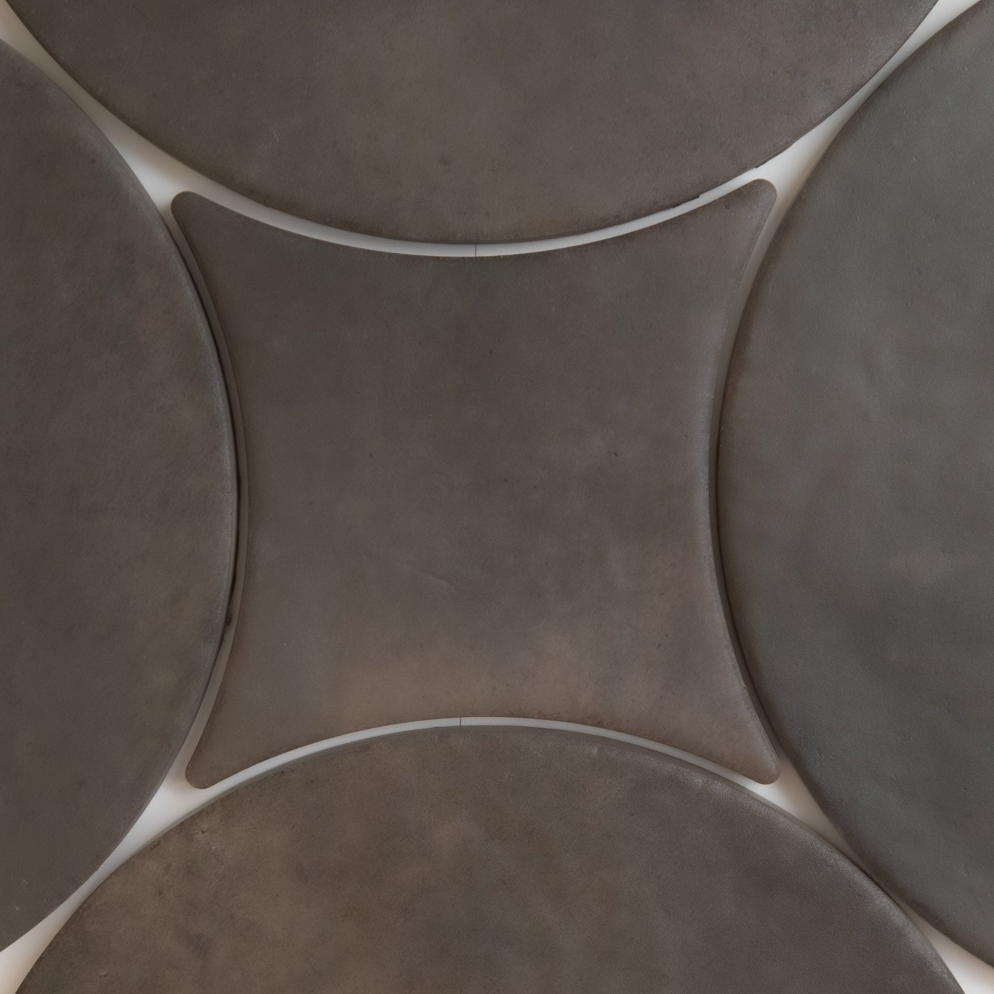 Four large dark circles form a curved diamond at the center. Product: Black Horse, Extra Sample by Finca.