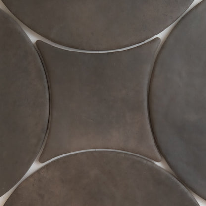 Four large dark circles form a curved diamond at the center. Product: Black Horse, Extra Sample by Finca.
