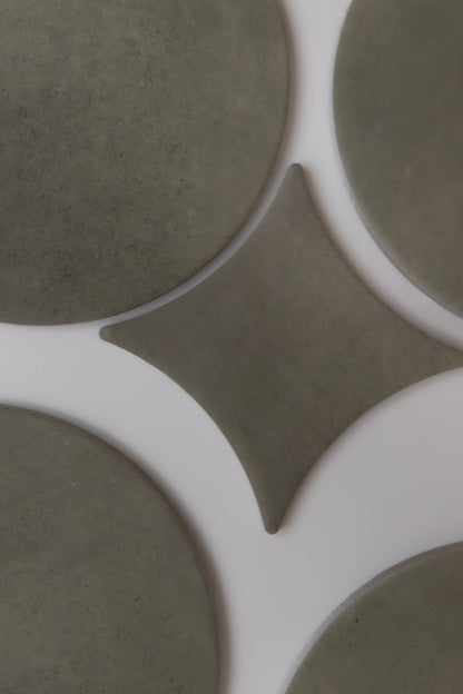 Finca's Cardon Extra Sample features round and diamond-shaped gray pieces arranged on a white background.