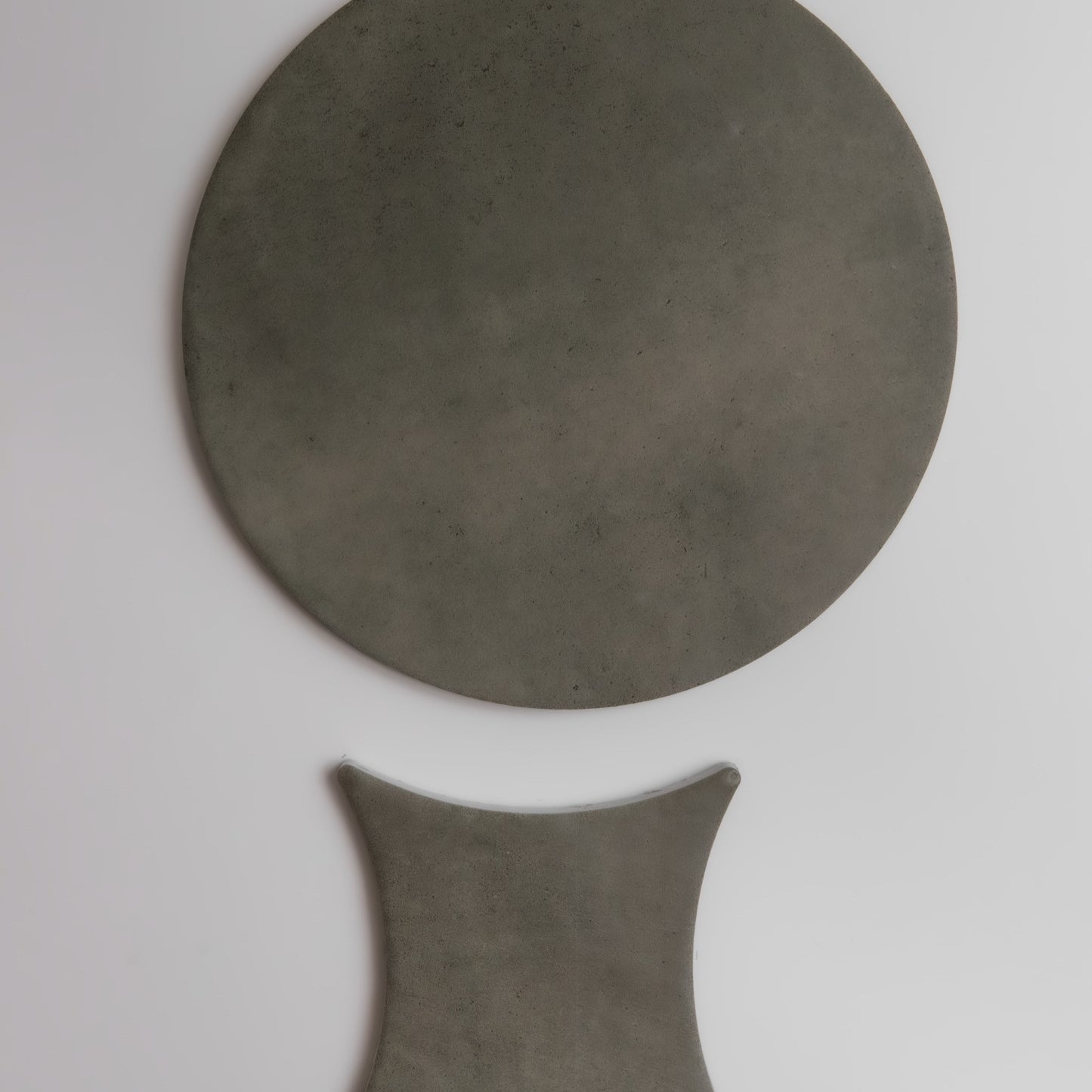 The Finca Cardon Extra Sample features large round and curved trapezoid gray stones on a white background.