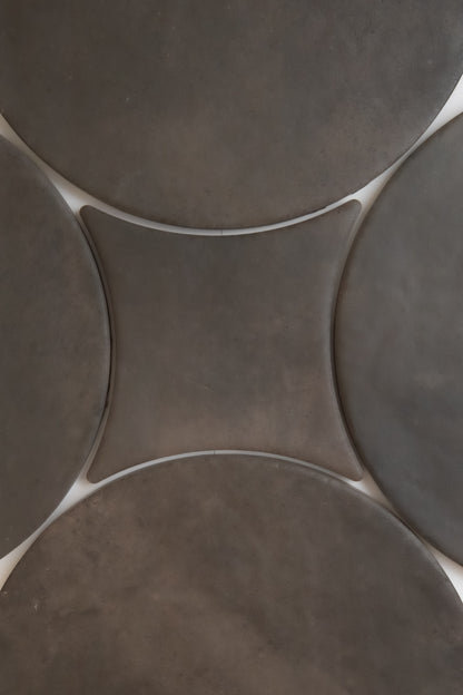 Black Horse Circle-Diamond, Sample