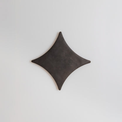 Black Horse Circle-Diamond, Sample