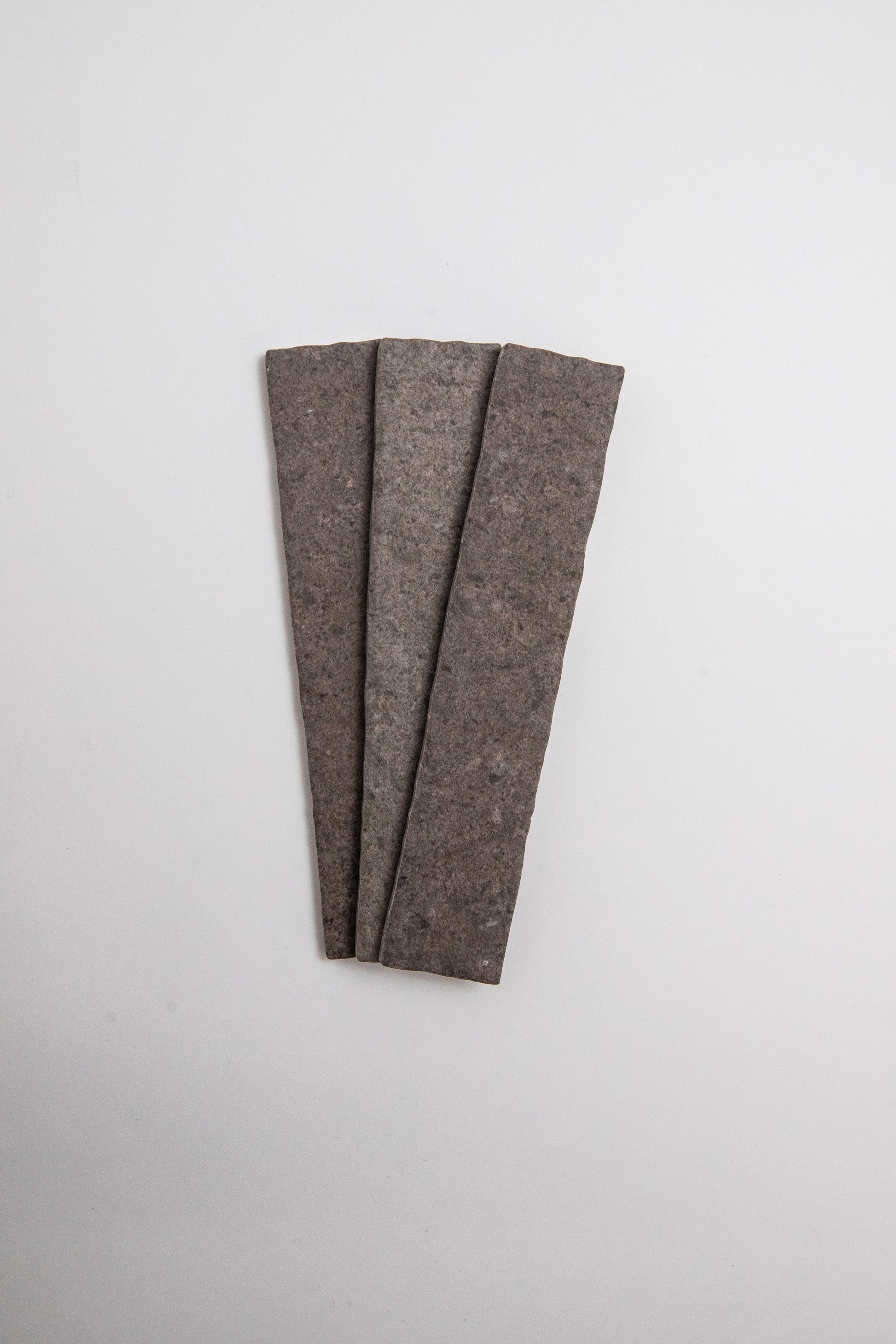 Three rectangular Toba Brun R11 crispbreads from Toba are arranged in a fan shape on a plain white background.