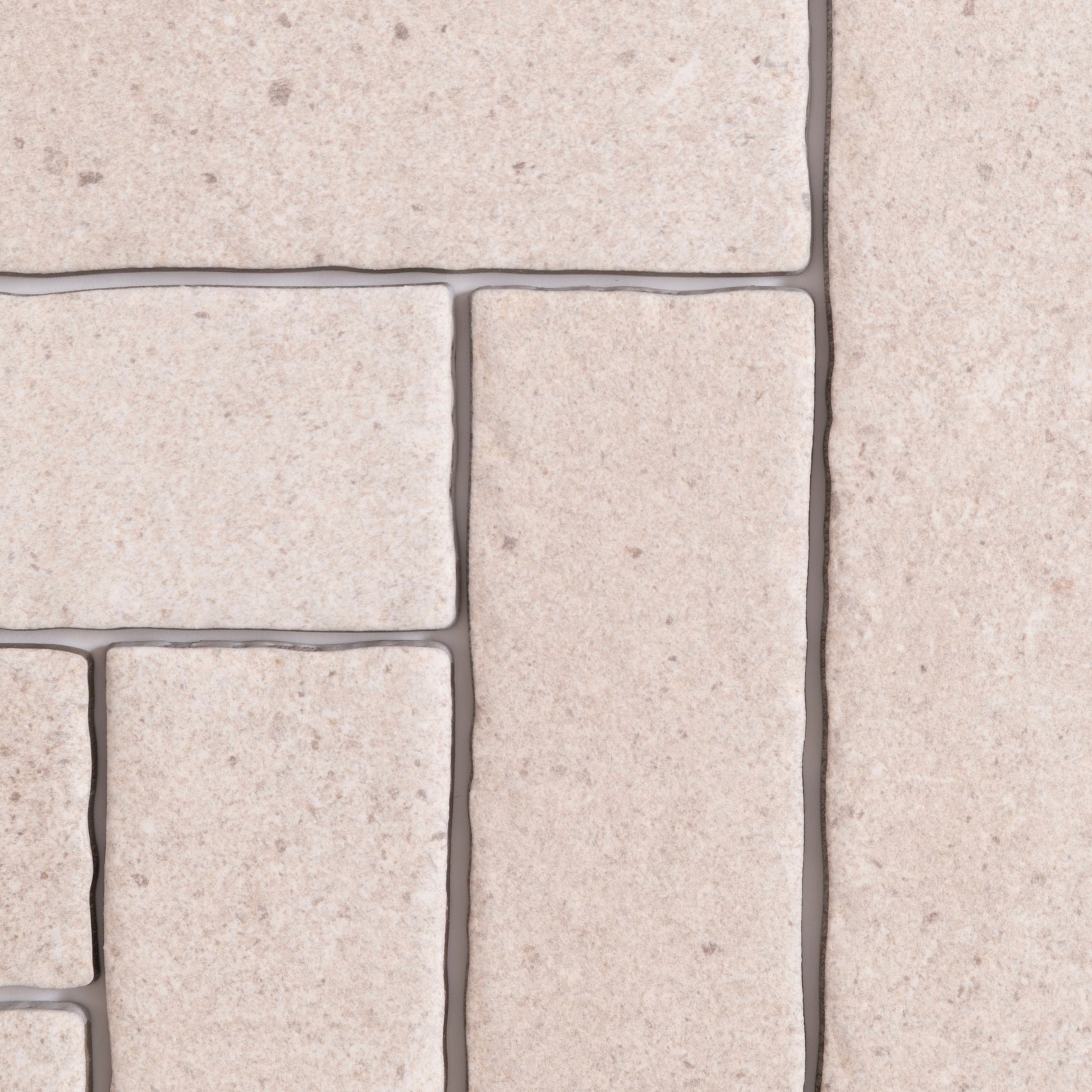 Toba Toba Taupe R11, Sample tile features a beige geometric rectangular pattern with visible grout lines.
