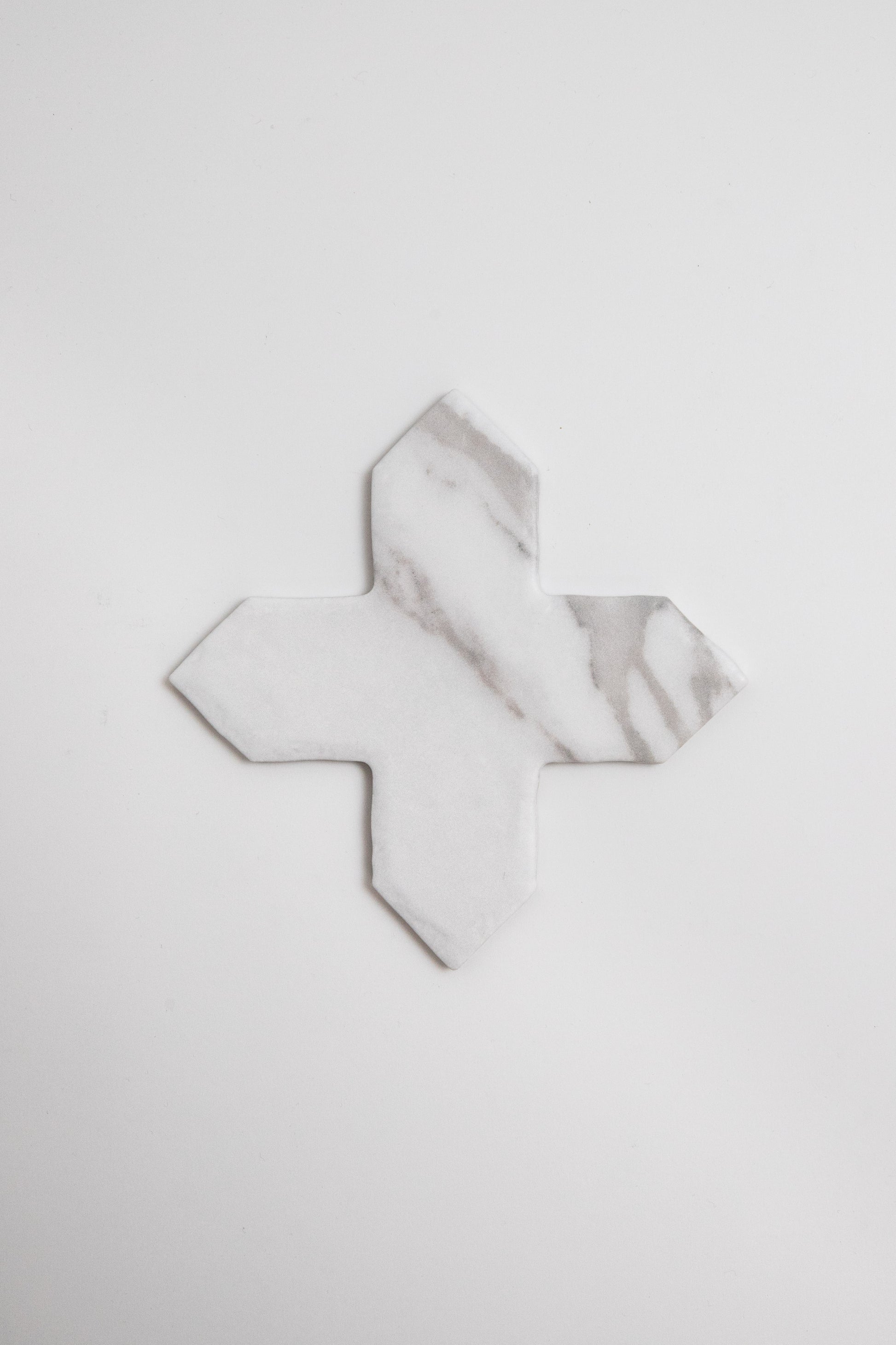 Tosca Calacatta Gold Cross-Star tile